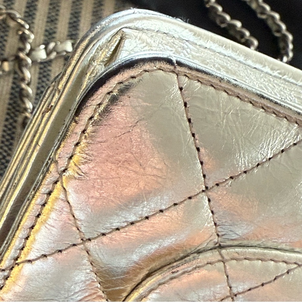 CHANEL Reissue 2.55 WOC Metallic Silver - Picture 10 of 14